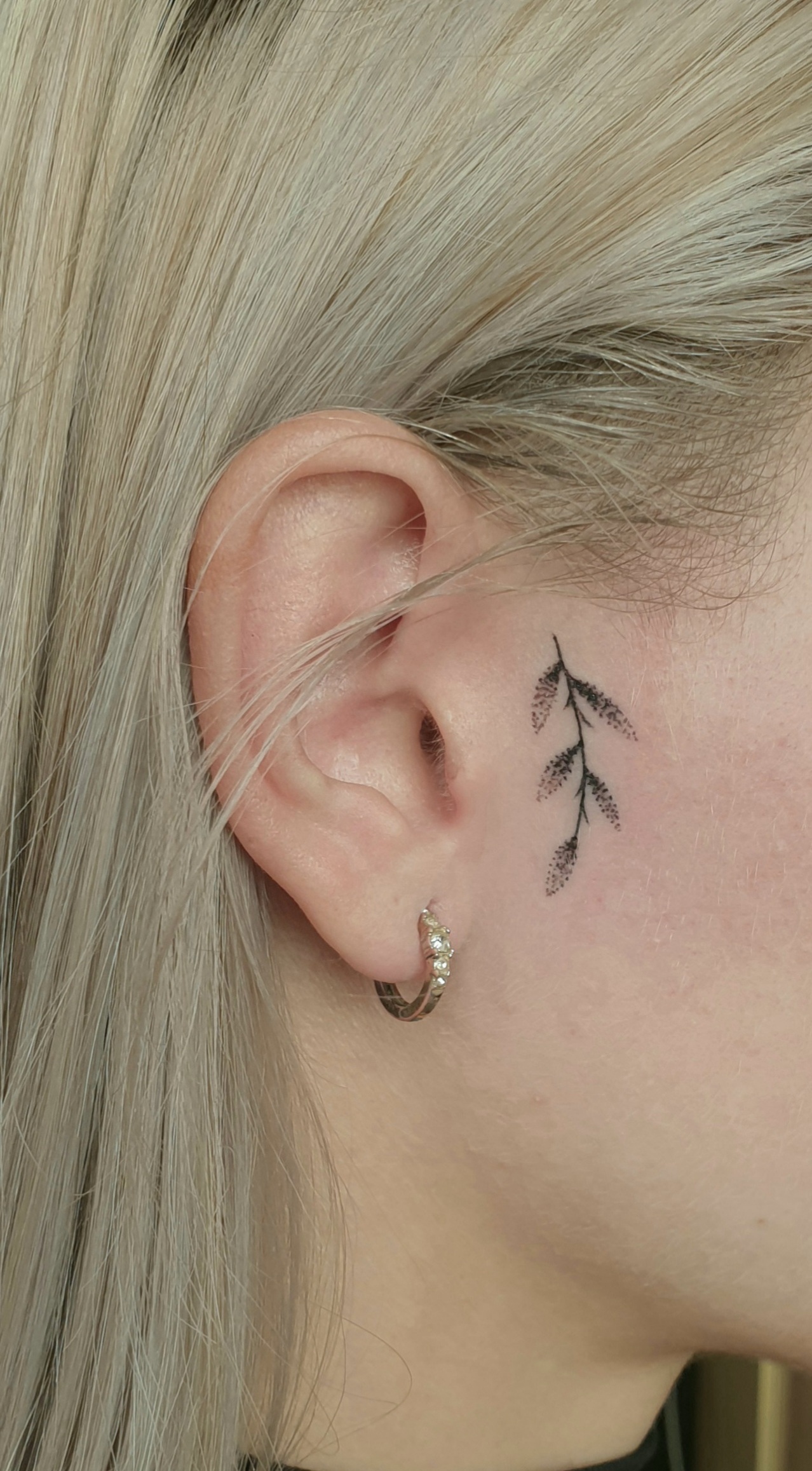Minimalistyczne tatuaże kobiece Guru Tattoo Wrocław
