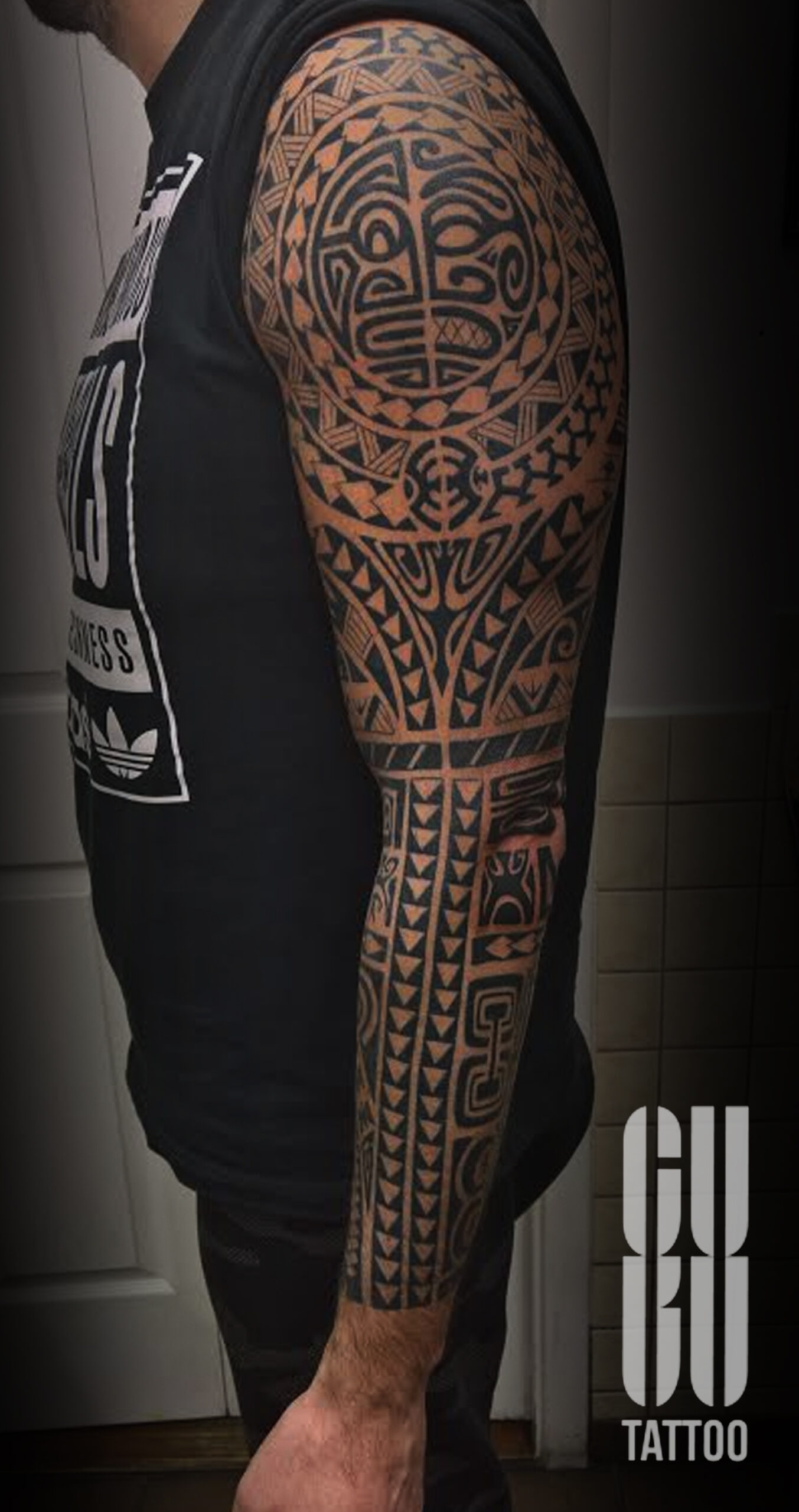 Tatuaż polinezyjski maori Guru Tattoo Wrocław