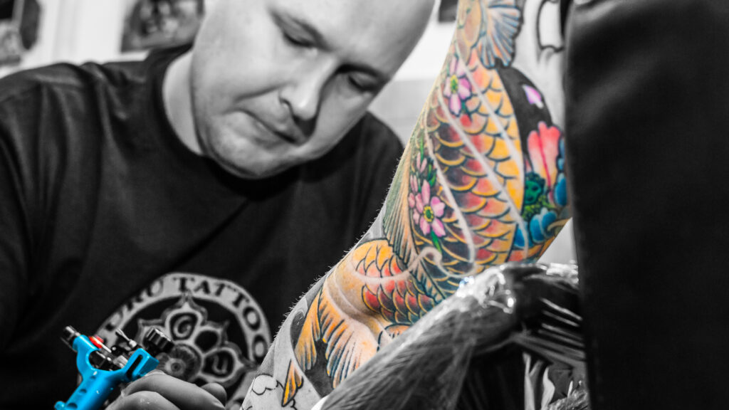 Kolorowy tatuaż w Guru Tattoo Wrocław