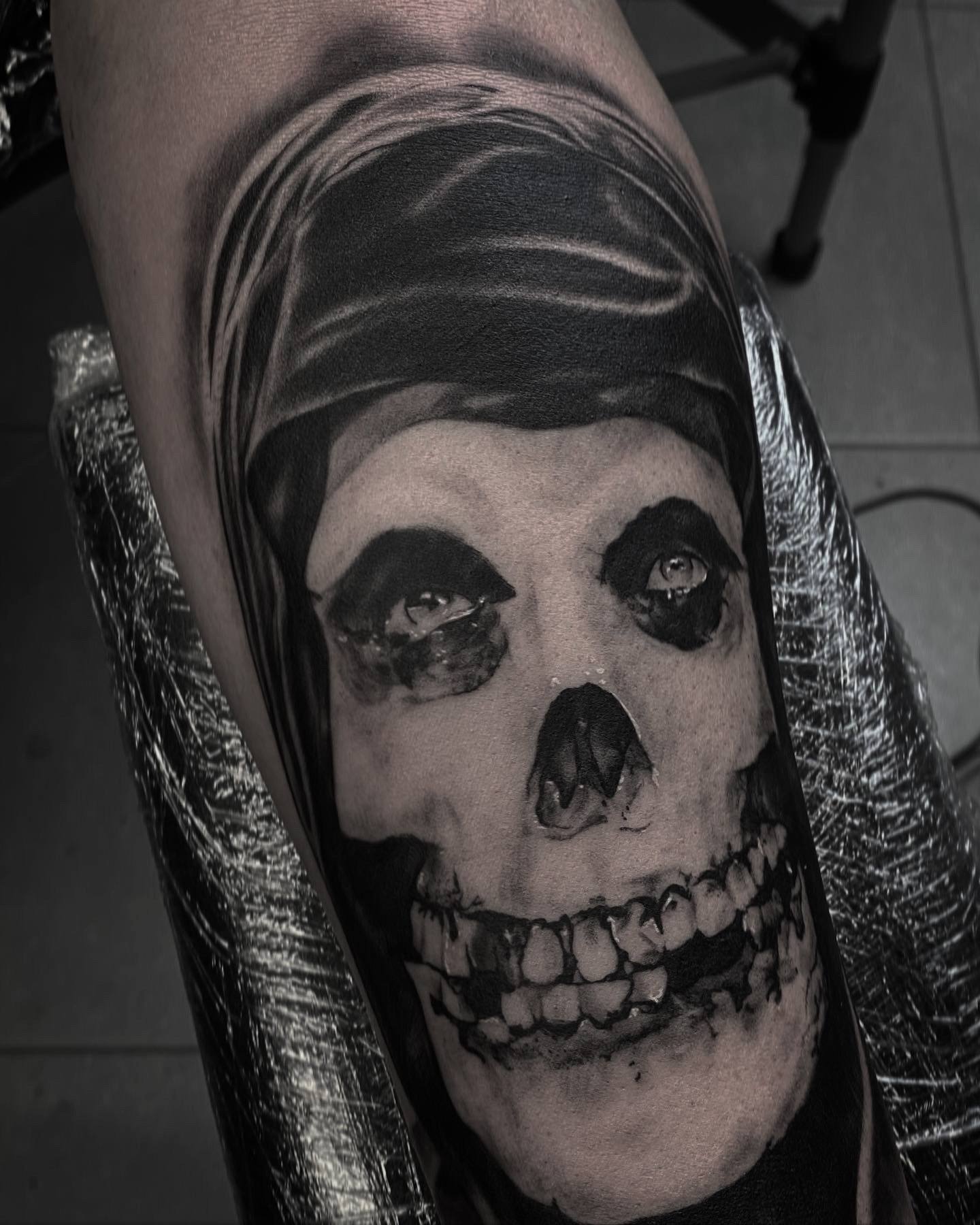 Tatuaż realistyczny - śmierć - Guru Tattoo Wrocław
