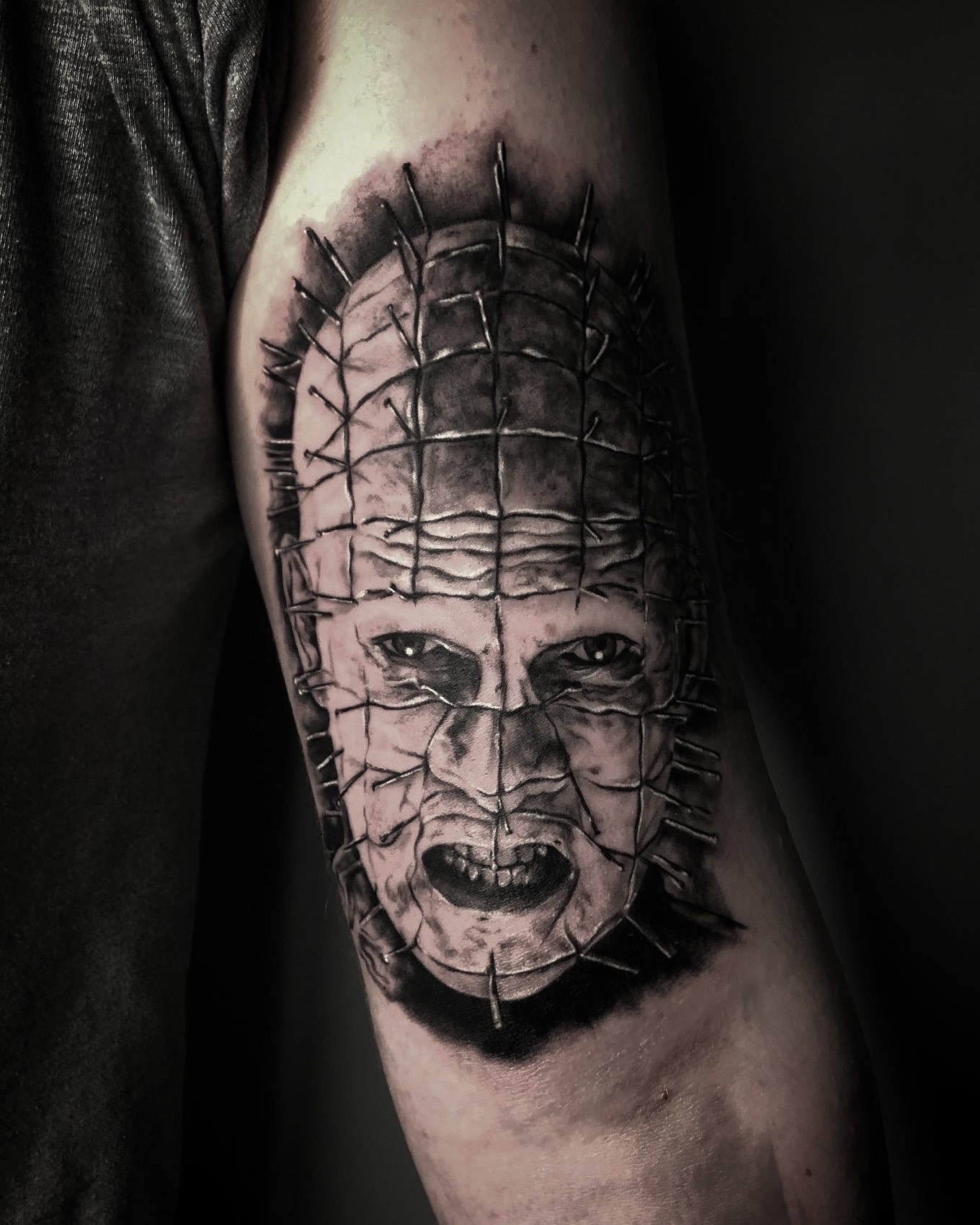 Tatuaż realistyczny Pinhead Guru Tattoo Wrocław